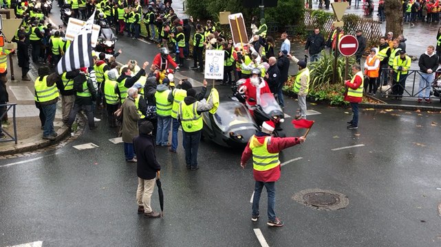 Passage des motards de la Rando du Père Noël