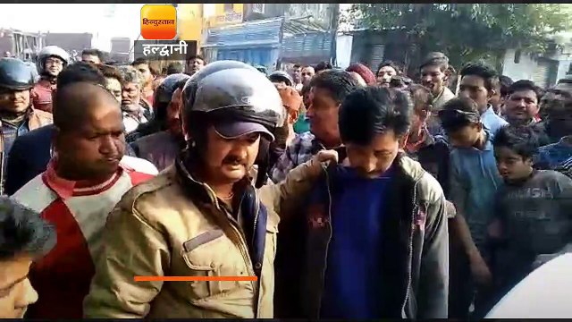 ऑटो पार्ट्स चोरी करने वाले धरे गए तीन बदमाश, जमकर हुई पिटाई