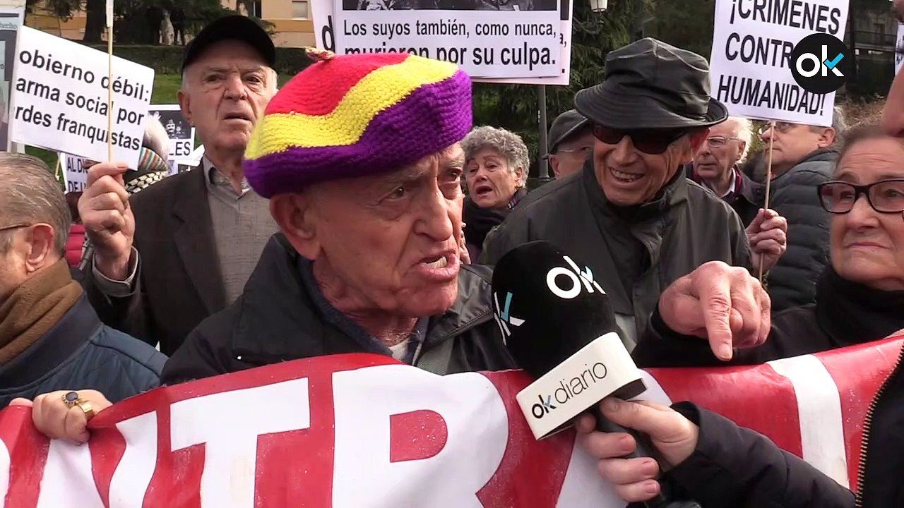 Manifestación en La Almudena por los restos de Francisco Franco