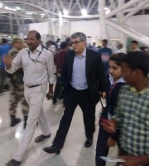 அஜித் ரசிகர்கள் மீது தடியடி - வைரல் வீடியோ