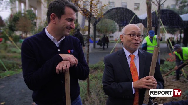 Veliaj mbjell pemë me ish-ambasadorin e SHBA, Arvizu: Ndryshimi i Tiranës, i jashtëzakonshëm