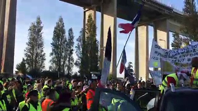 Les gilets jaunes manifestent en chanson à Martigues