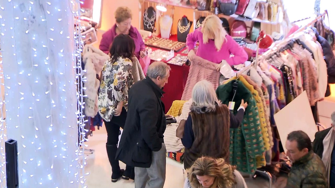 Rostros conocidos inauguran el Mercadillo de la Fundación Aladina