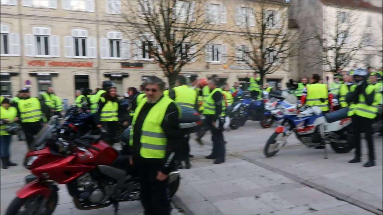 Gilets jaunes: environ 250 motos manifestent