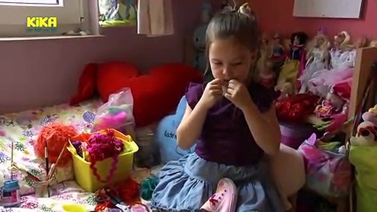 ENE MENE BU - 1489. Maria verschönert ihren Schuh | Mehr auf KiKA.de