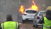 Fransa'da Göstericiler Araçları Ateşe Verdi