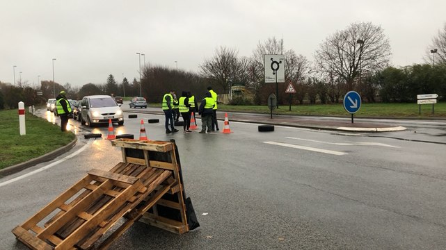 Gilets jaunes. Barrage filtrant dans la zone d’activités de Torcé