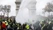 "Gilets jaunes" : chaos sur les Champs-Elysées