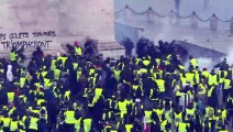 Violentos enfrentamientos en París en protestas contra Macron