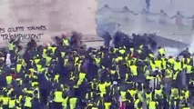 Violentos enfrentamientos en París en protestas contra Macron