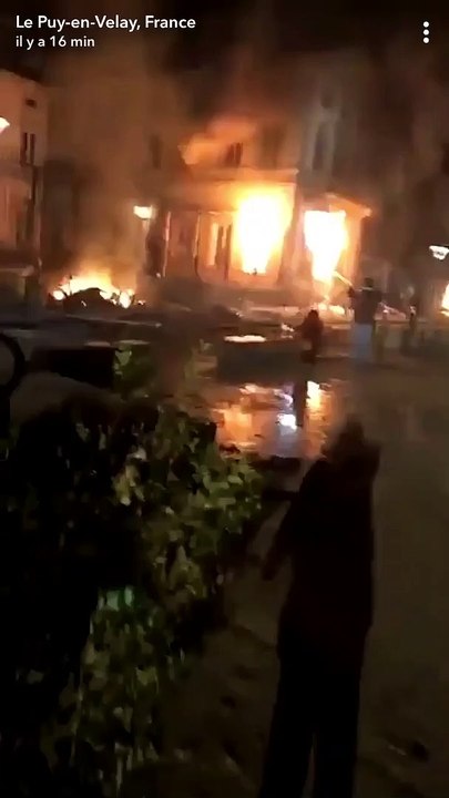 Puy-en-Velay, la préfecture de Haute-Loire est en feu