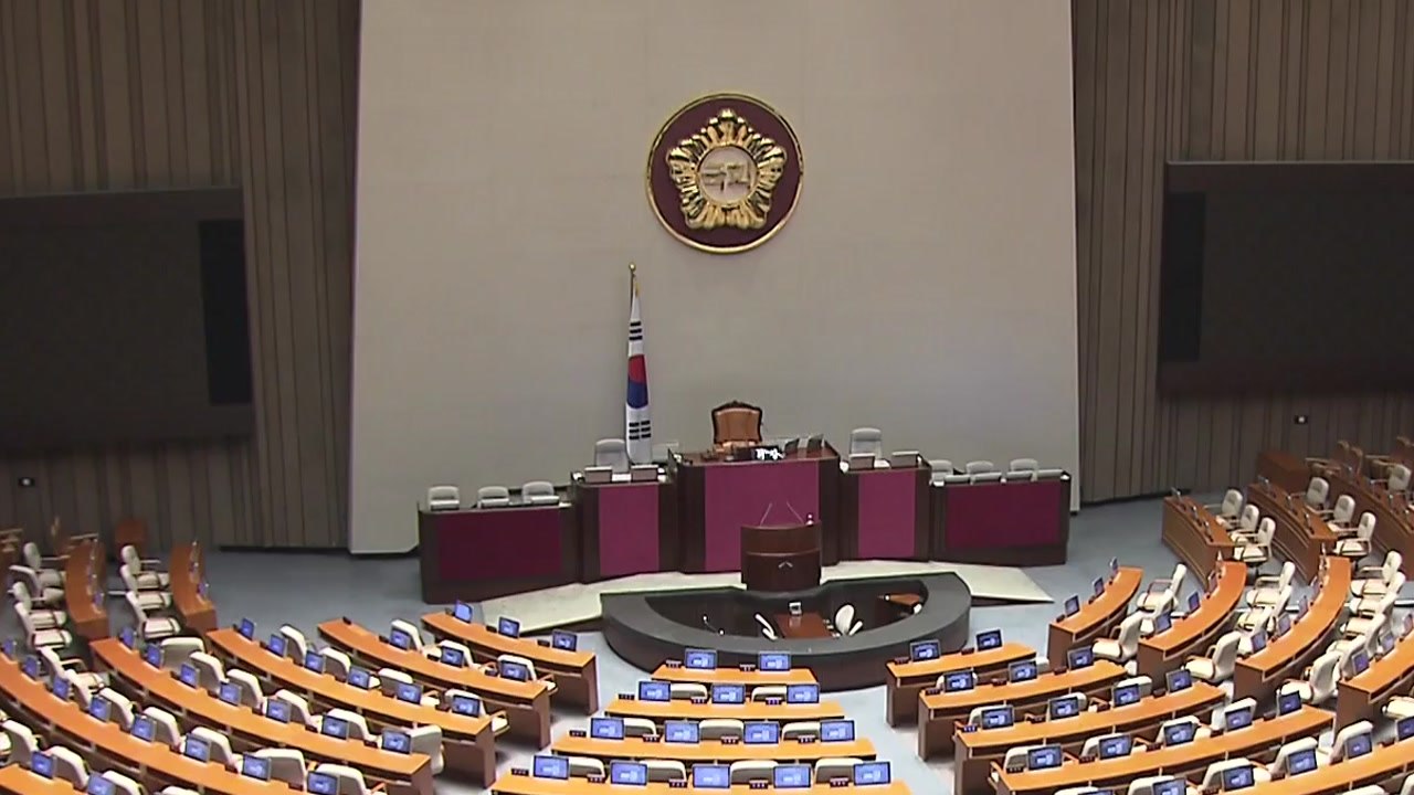 남북기금·일자리 예산 기 싸움...내일 본회의 불투명 / YTN