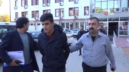 Eşcinselleri Bıçaklayıp Gasp Ettiler