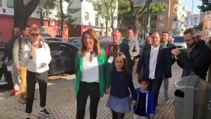 Susana Díaz vota en su colegio electoral