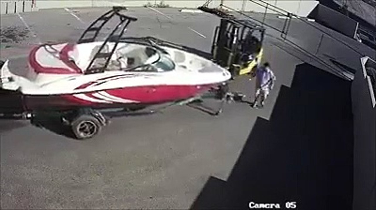 Stupidity and civilization do not meet \الغباء والحضارة لا يلتقيان