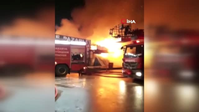Karasu'da Çıkan Yangında 30 Dükkan Kullanılamaz Hale Geldi