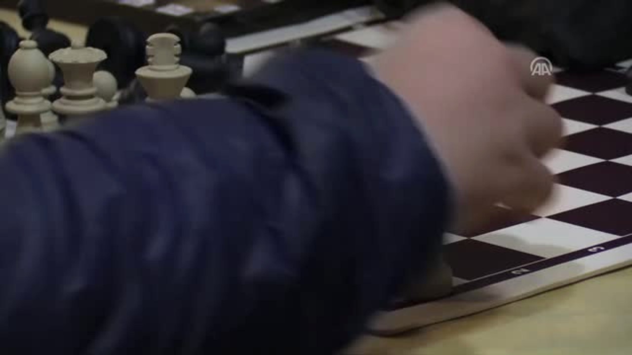 Engelleri "Mat" Eden Baba ve Oğul