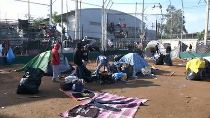 Új helyre költöznek a Mexikóban rekedt migránsok