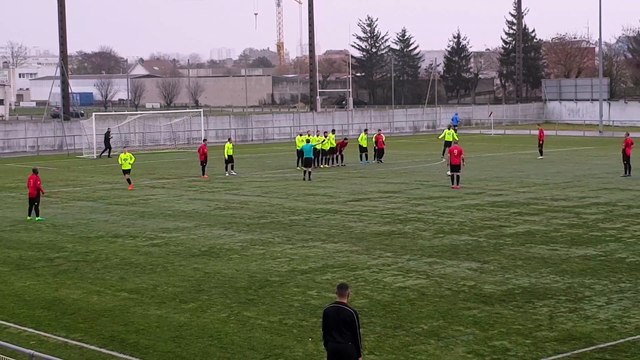 Le but sur coup franc de Steven Claude pour l'AJ René II dans le derby de quartier face à Nancy-Pichon