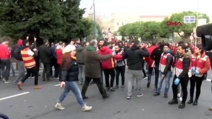 Spor Galatasaraylı Taraftarlar, Vodafone Park'a Gitmek Üzere Yola Çıktı