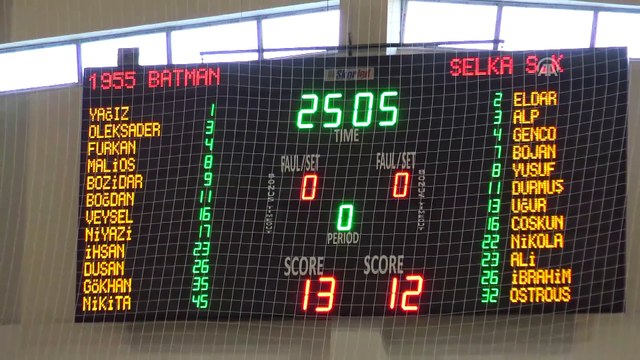 Batman'da 10 engelliye tekerlekli sandalye