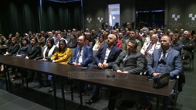 Republikanët i kërkojnë Bashës t’i japë fund bojkotit parlamentar