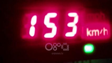 Ora News - Shoferja 23 vjeçe "fluturon" me makinë në autostradën Tiranë-Durrës