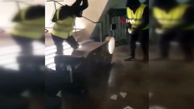 - Paris’te Kabus Gibi Gece: Sanat Eserlerini Parçaladılar