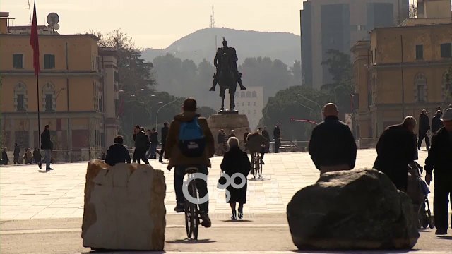 Ora News - Raporti/ 1 në 5 të rinj të kualifikuar largohet nga Shqipëria