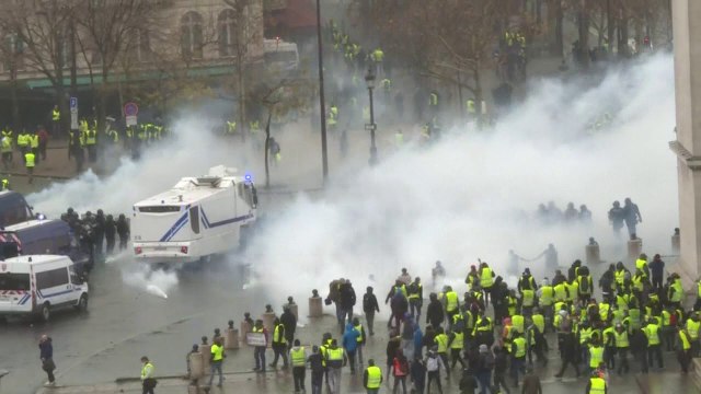 Francë, Macron mendon vendosjen e gjendjes së jashtëzakonshme