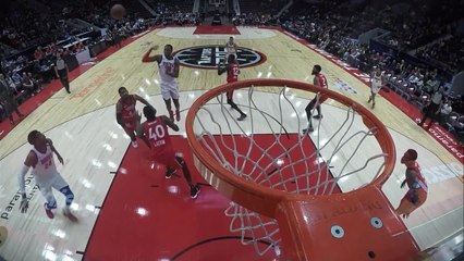 Johnny Hamilton slams home the alley-oop