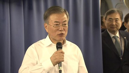 문 대통령, 전용기 간담회...국내 현안에 답변 안 해 / YTN