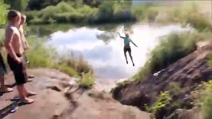 Elle se prend la chute de sa vie en BMX mais s'en sort sans une égratignure