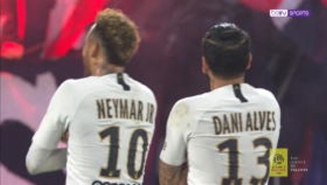 Neymar scores, dances, but goes off injured