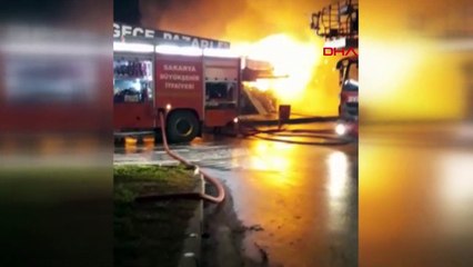 Çarşıdaki ahşap 30 dükkan küle döndü