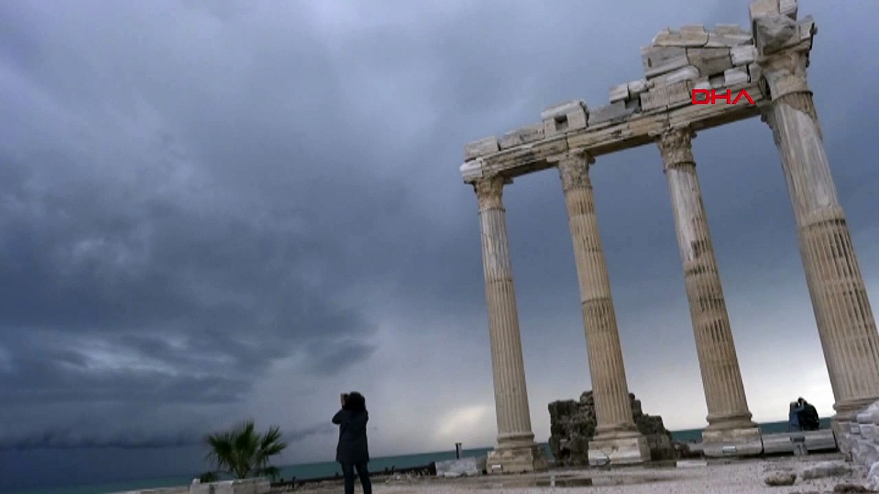 Apollon Tapınağı’nda şimşek şöleni