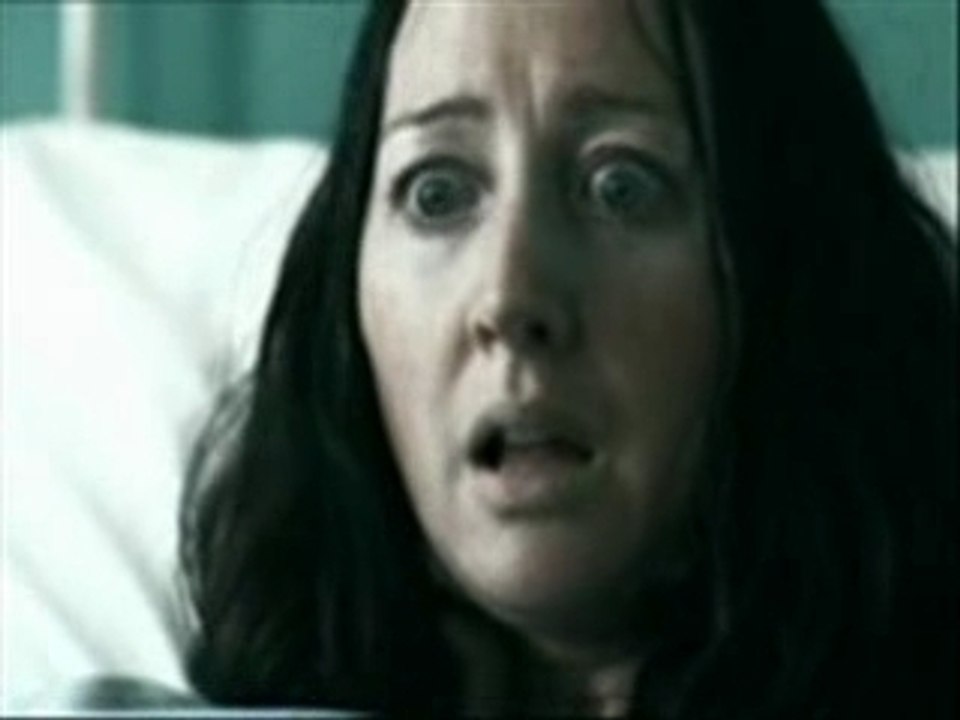 Ungeborenes das sich im Mutterleib wohlfühlt