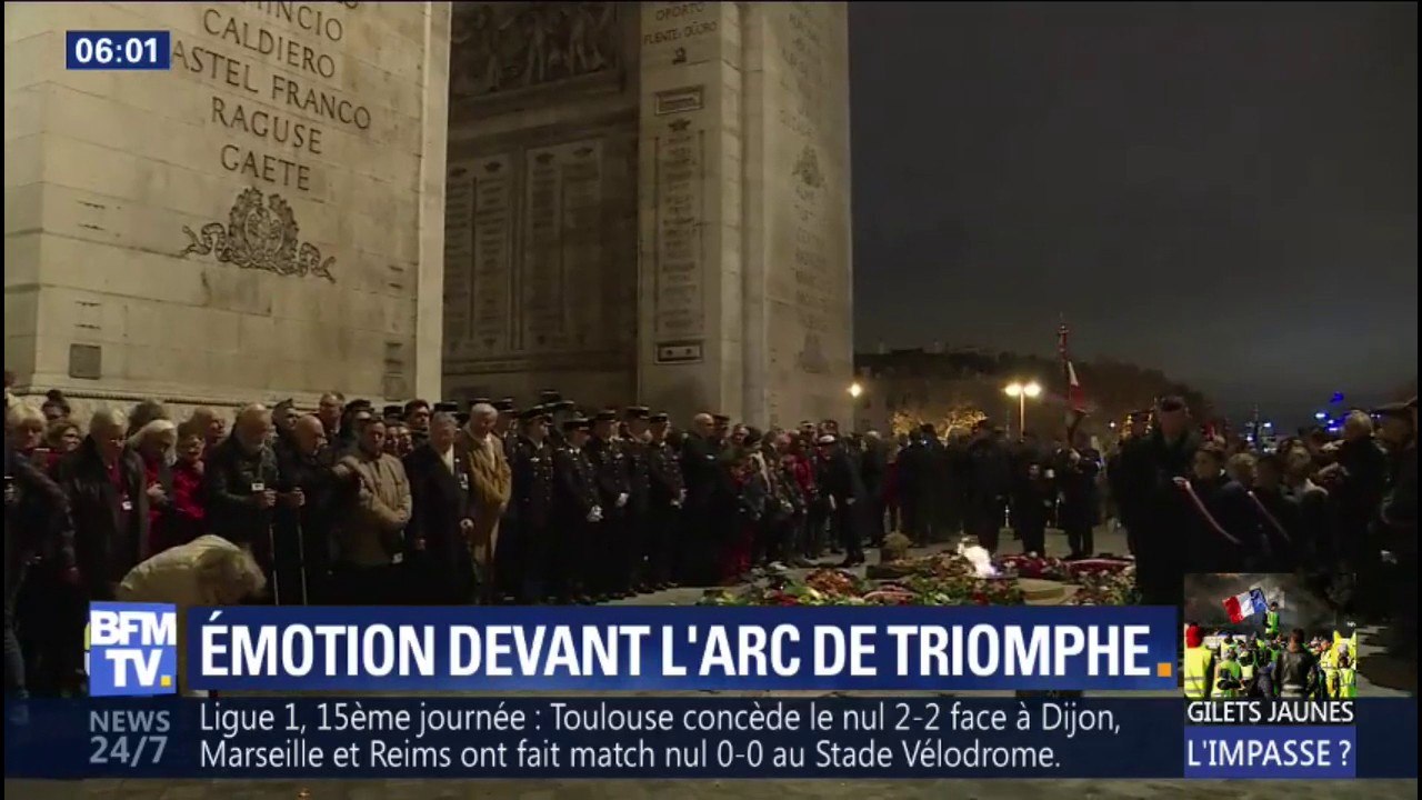 Après les dégradations, l'émotion devant l'Arc de Triomphe