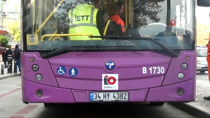 Fatih’te temizlik aracı belediye otobüsüne çarptı