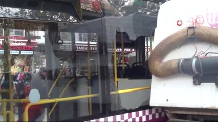 Fatih'te Temizlik Aracı Belediye Otobüsüne Çarptı