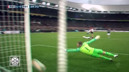 Tendangan Spektakuler Jorgensen Atas PSV