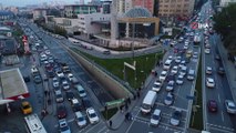 Şehir içinde yer alan AVM’ler trafiği olumsuz yönde etkiliyor...AVM'lerin çevresindeki trafik yoğunluğu havadan görüntülendi