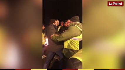 Un député LREM tente d'en venir aux mains avec les Gilets jaunes