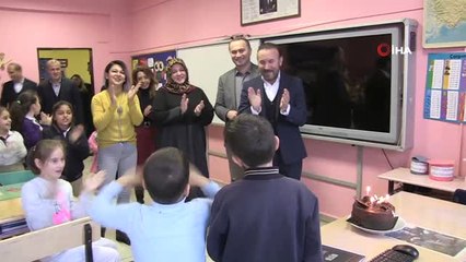 Okul Panosuna Astığı Dileği Gerçekleşen 3. Sınıf Öğrencisi Doğum Günü Pastasını Görünce...