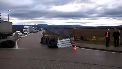 Meximieux/Pérouges: les Gilets jaunes bloquent l'accès du parc industriel aux poids lourds