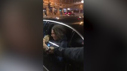 Mattéo Guendouzi surexcité avec les fans d'Arsenal