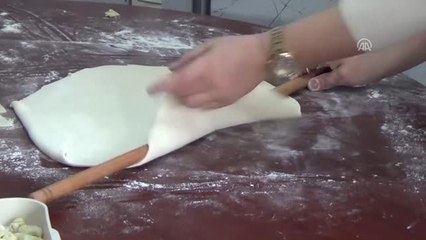 Kadınlar Yaptıkları Yemekleri Satışa Sunuyor