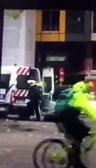 Les Gilets Jaunes accusent ces policiers en civil d'être des casseurs, la Police Nationale leur répond