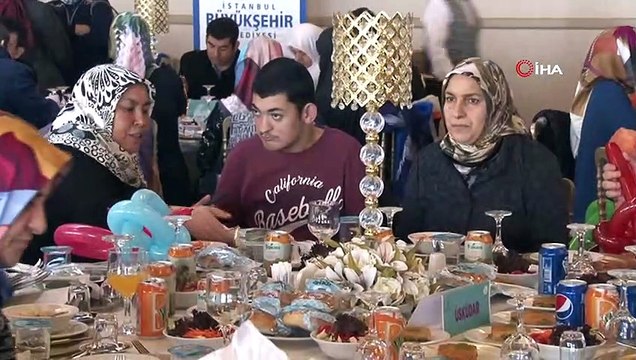 İstanbul Büyükşehir Belediye Başkanı Mevlüt Uysal engelliler ile bir araya geldi