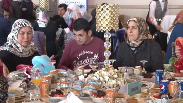 İstanbul Büyükşehir Belediye Başkanı Mevlüt Uysal Engelliler ile Bir Araya Geldi